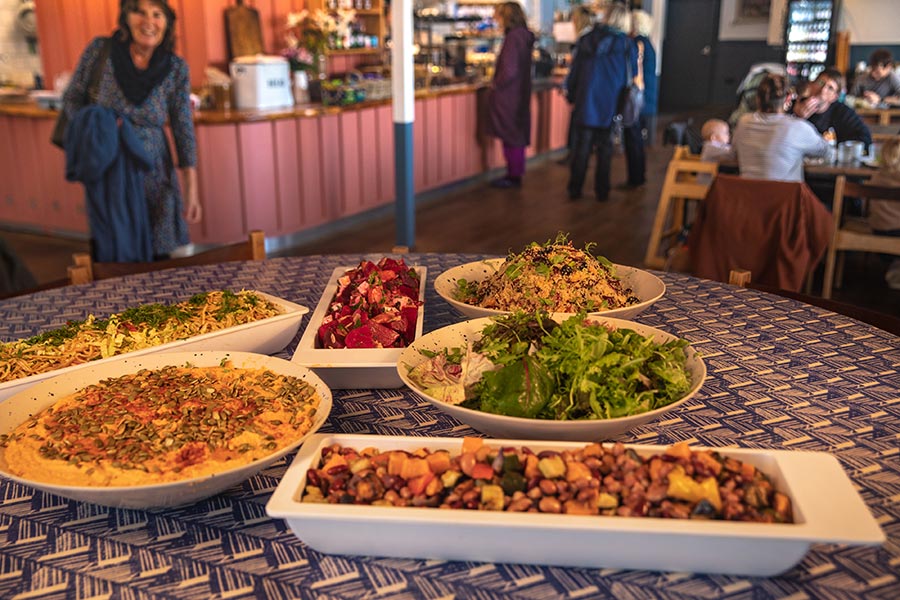 GreenTable_Food-Lights-Action_2239